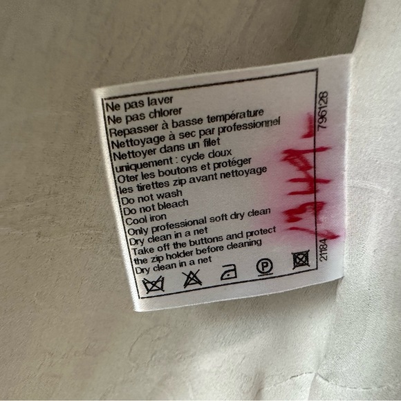 BARBIE - Complete your Chanel Barbie look with this blush jacket. - Picture 8 of 11